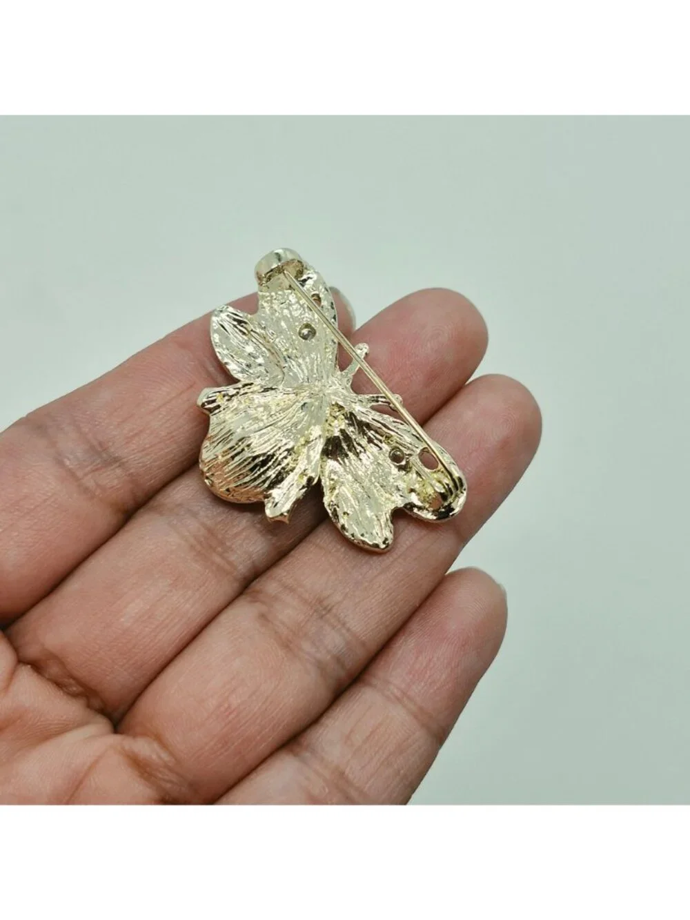⭐Gold Tone Rhinestone Green Emerald Fly Brooch Pin Animal Insect Vintage Vibes⭐